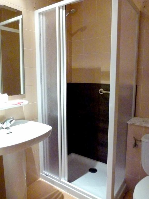Hostal Chiquin Tapia De Casariego Rom bilde